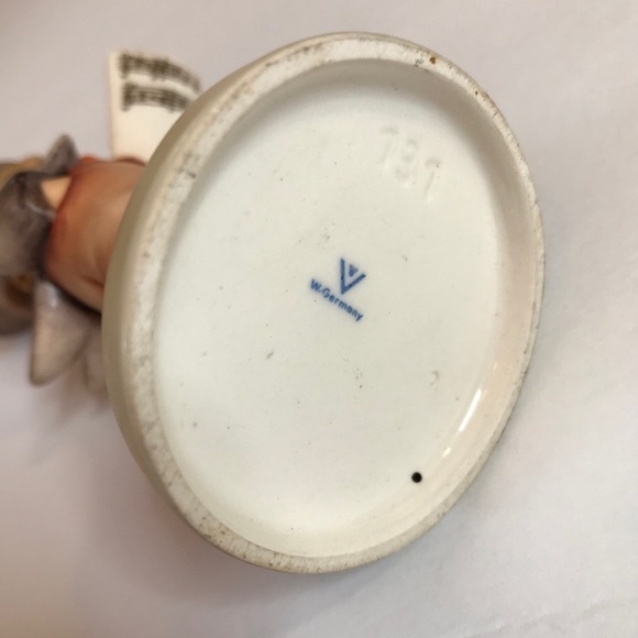 HUMMEL Goebel Street Singer #131 Vintage - Picture 6 of 16